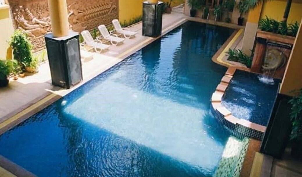 Отель Castle 3*